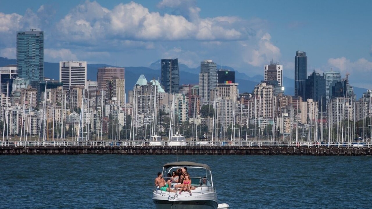 bohatí ľudia loď more 1140 px (sita)